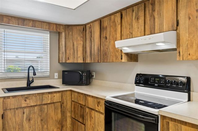 12300 PARK BOULEVARD 221, Seminole, FL 33772