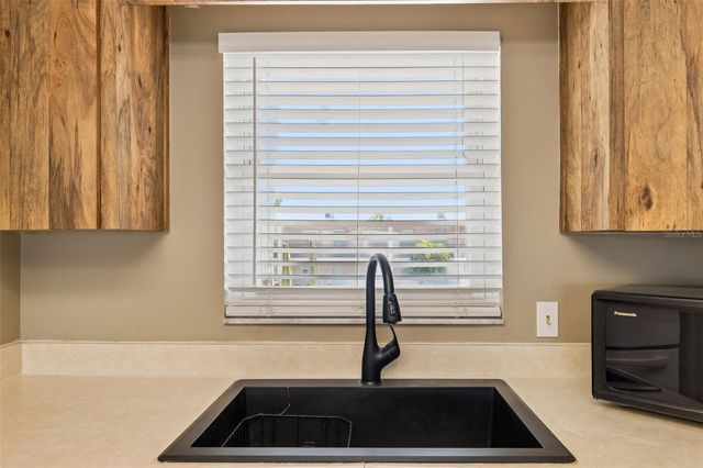 12300 PARK BOULEVARD 221, Seminole, FL 33772