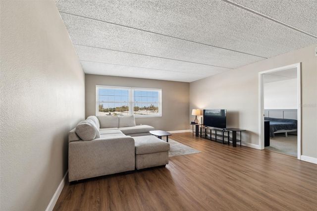 12300 PARK BOULEVARD 221, Seminole, FL 33772