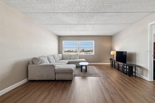 12300 PARK BOULEVARD 221, Seminole, FL 33772