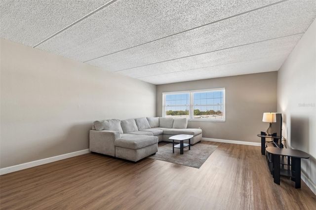 12300 PARK BOULEVARD 221, Seminole, FL 33772