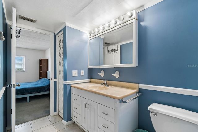 12300 PARK BOULEVARD 221, Seminole, FL 33772