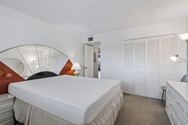 12300 PARK BOULEVARD 221, Seminole, FL 33772