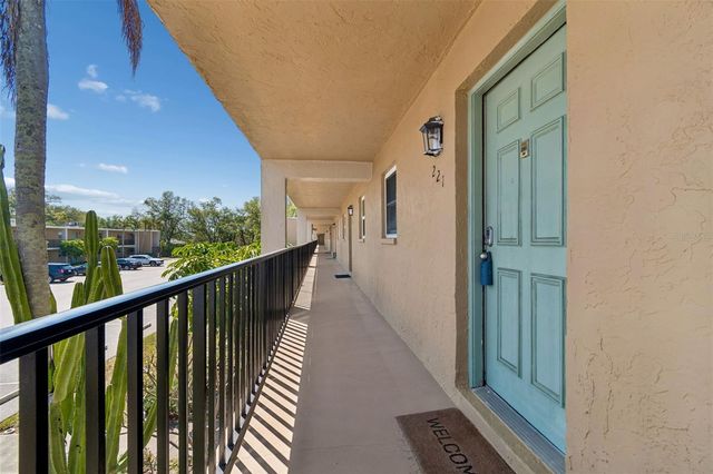 12300 PARK BOULEVARD 221, Seminole, FL 33772