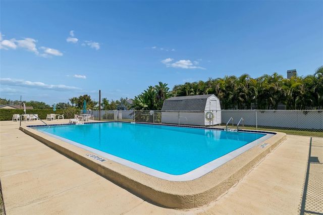 12300 PARK BOULEVARD 221, Seminole, FL 33772