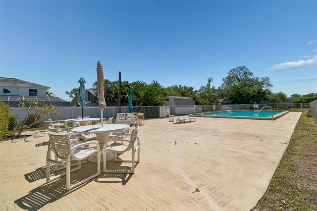 12300 PARK BOULEVARD 221, Seminole, FL 33772