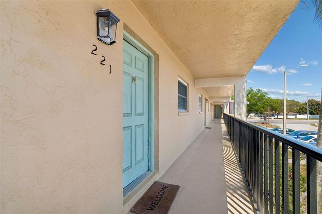 12300 PARK BOULEVARD 221, Seminole, FL 33772