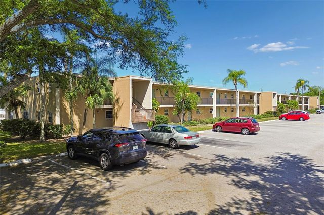 12300 PARK BOULEVARD 221, Seminole, FL 33772