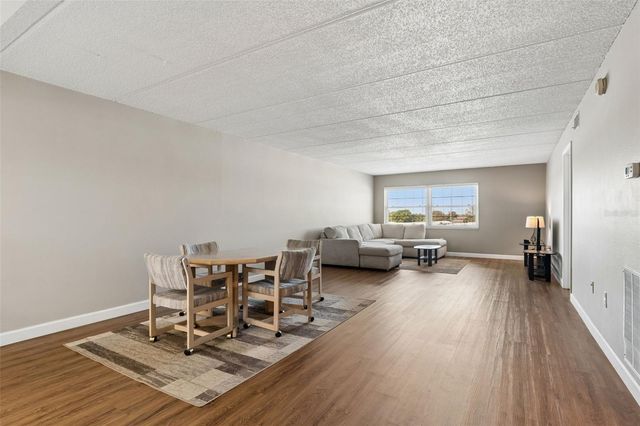 12300 PARK BOULEVARD 221, Seminole, FL 33772