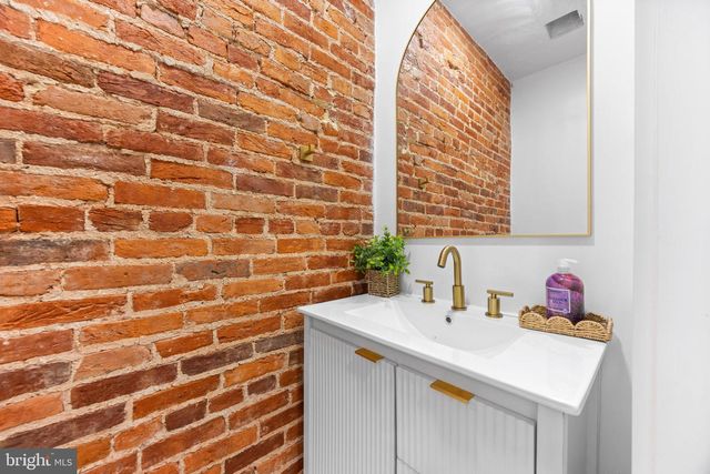 833 EDMONDSON AVE, Baltimore, MD 21201