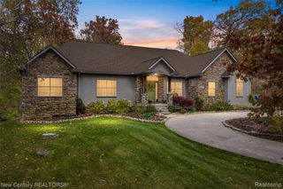 2805 Acorn Lane, Howell, MI 48843