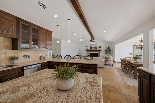 533 Kiowa Drive W, Lake Kiowa, TX 76240