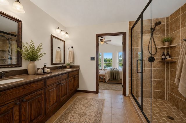 533 Kiowa Drive W, Lake Kiowa, TX 76240