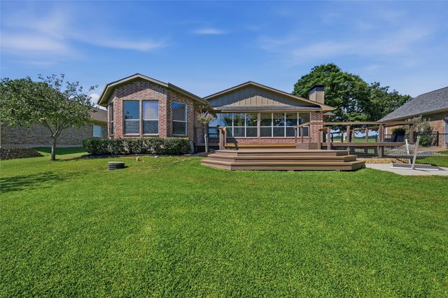 533 Kiowa Drive W, Lake Kiowa, TX 76240