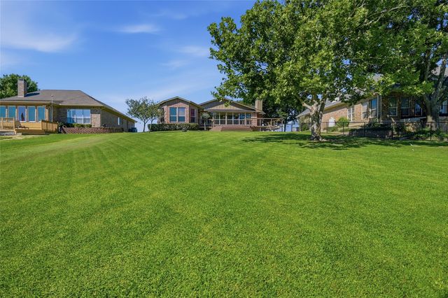533 Kiowa Drive W, Lake Kiowa, TX 76240