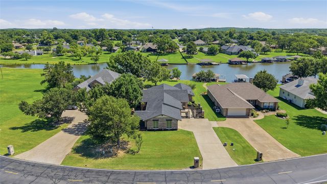 533 Kiowa Drive W, Lake Kiowa, TX 76240