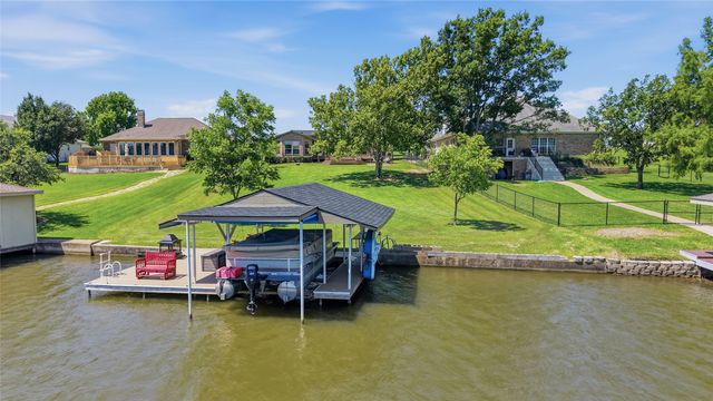 533 Kiowa Drive W, Lake Kiowa, TX 76240