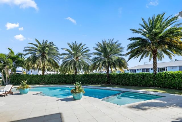 3700 NE 24th Avenue, Lighthouse Point, FL 33064