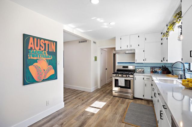 1317 Cloverleaf DR, Austin, TX 78723