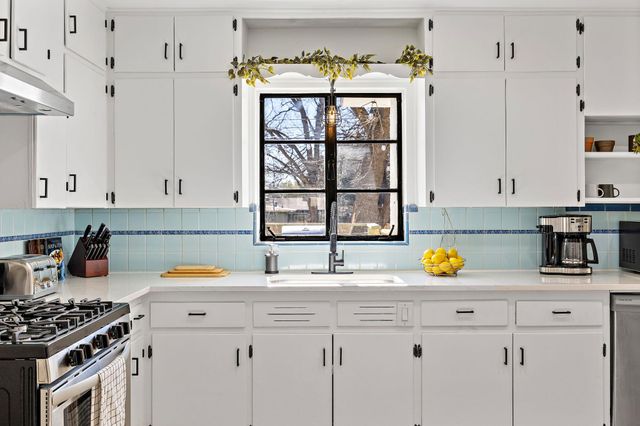 1317 Cloverleaf DR, Austin, TX 78723