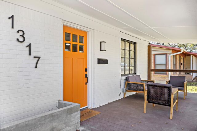 1317 Cloverleaf DR, Austin, TX 78723