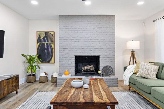 1317 Cloverleaf DR, Austin, TX 78723