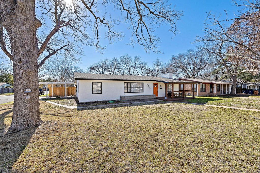 1317 Cloverleaf DR, Austin, TX 78723