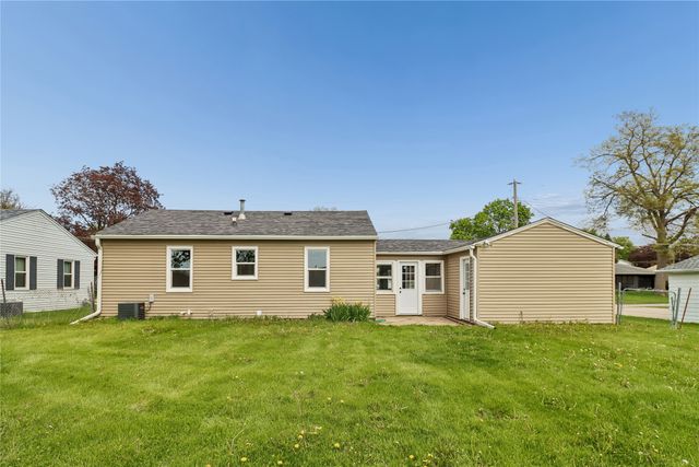 1709 N 2nd Avenue E, Newton, IA 50208