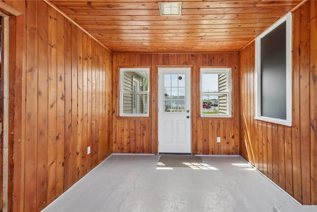 1709 N 2nd Avenue E, Newton, IA 50208