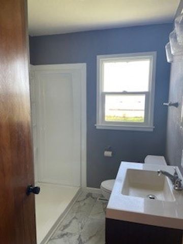 1709 N 2nd Avenue E, Newton, IA 50208