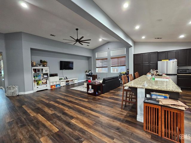 11726 Christmas Rose Drive, Bakersfield, CA 93311