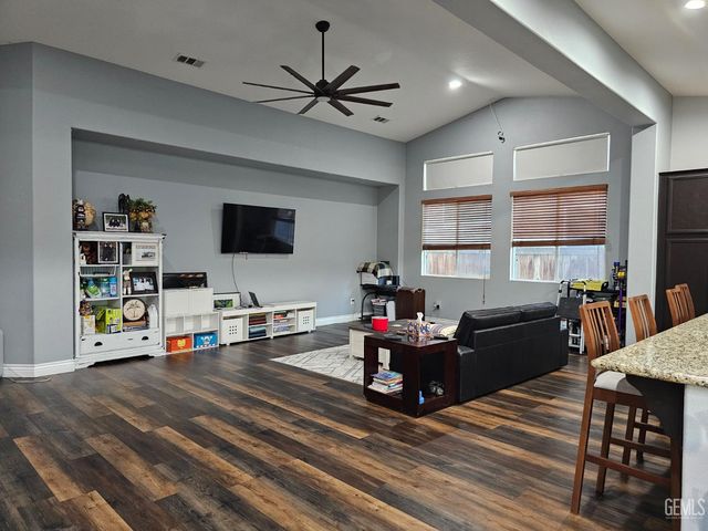 11726 Christmas Rose Drive, Bakersfield, CA 93311