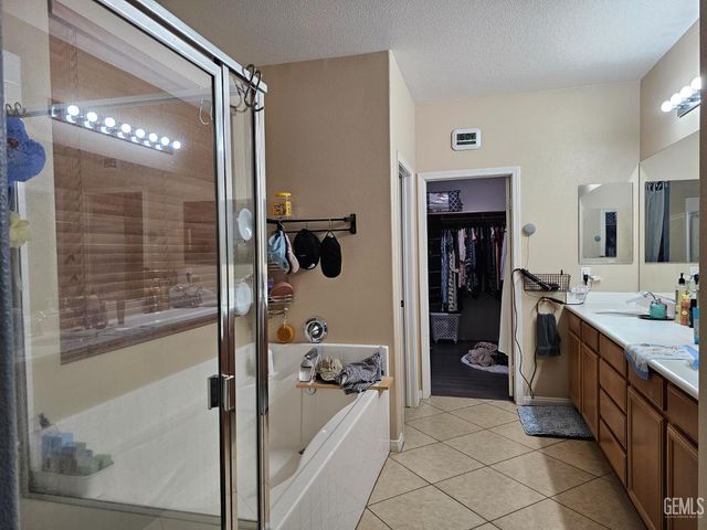 11726 Christmas Rose Drive, Bakersfield, CA 93311