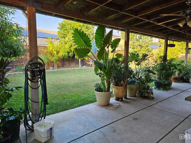 11726 Christmas Rose Drive, Bakersfield, CA 93311