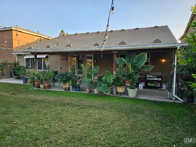 11726 Christmas Rose Drive, Bakersfield, CA 93311