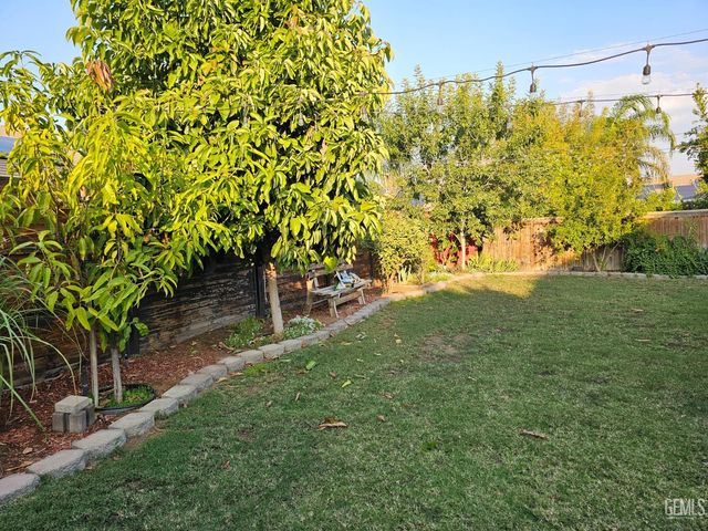 11726 Christmas Rose Drive, Bakersfield, CA 93311