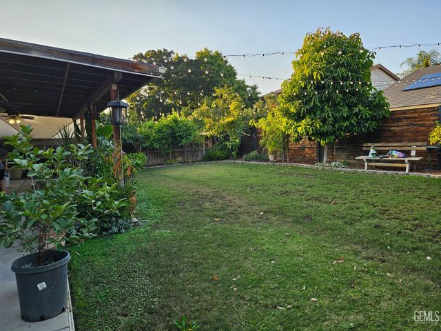 11726 Christmas Rose Drive, Bakersfield, CA 93311