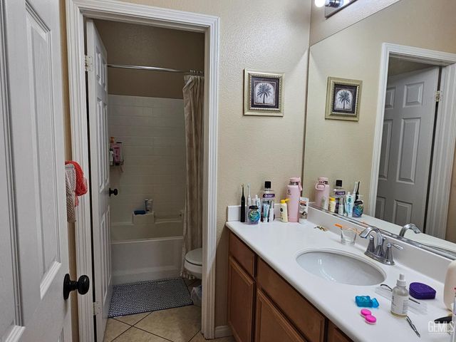 11726 Christmas Rose Drive, Bakersfield, CA 93311