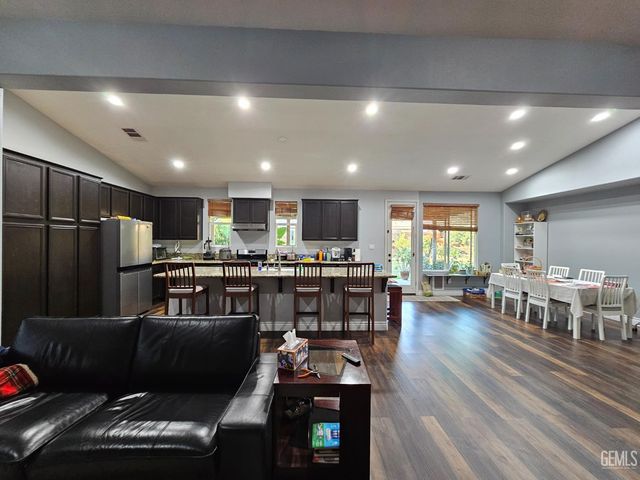 11726 Christmas Rose Drive, Bakersfield, CA 93311