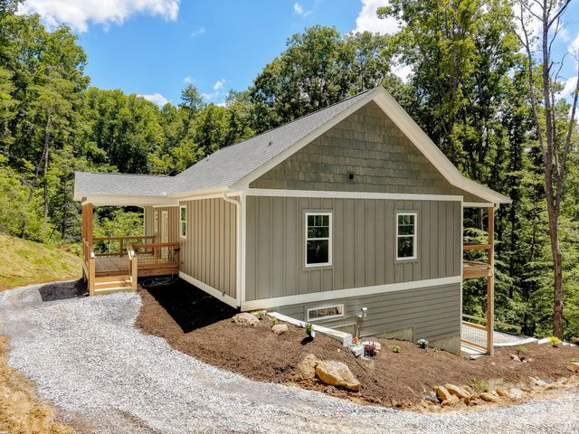 73 Rocking Porch Road, Asheville, NC 28805