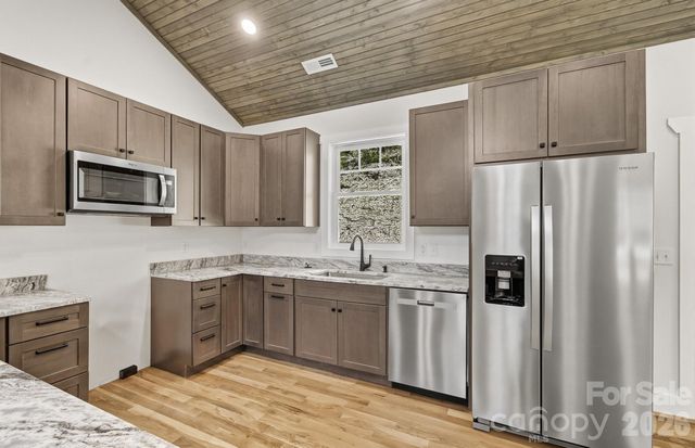 73 Rocking Porch Road, Asheville, NC 28805