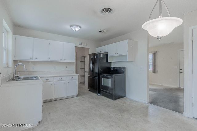 4504 BARNES Road, Jacksonville, FL 32207