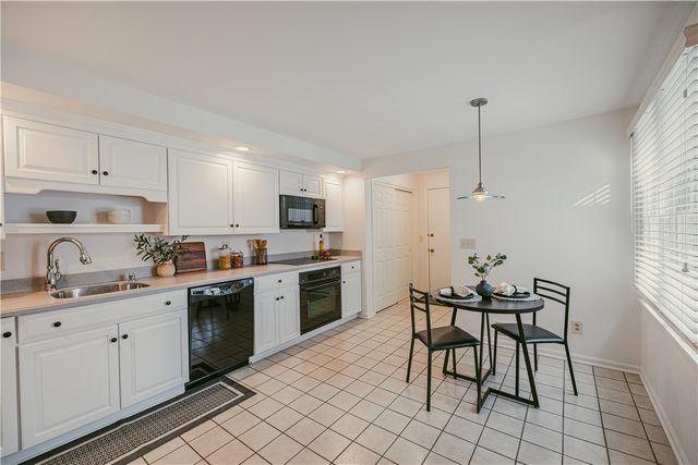 157 Wood Creek Drive, Pittsford, NY 14534