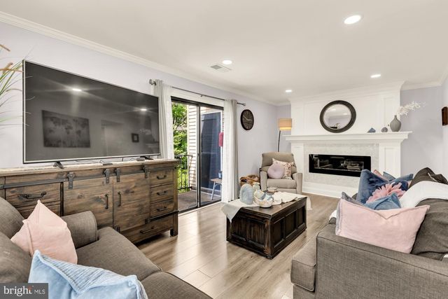 1024-B BRIXTON CT, Sterling, VA 20164