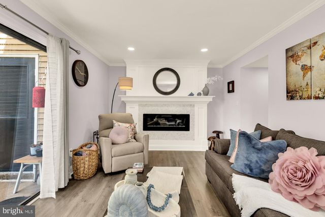 1024-B BRIXTON CT, Sterling, VA 20164
