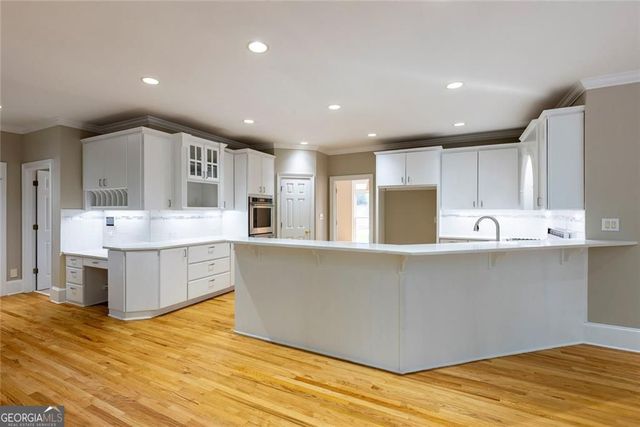 8445 Sentinae Chase Drive, Roswell, GA 30076