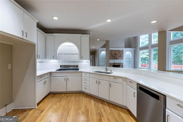 8445 Sentinae Chase Drive, Roswell, GA 30076