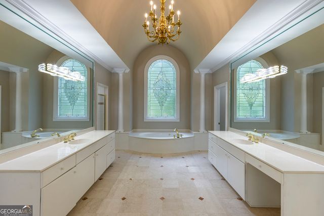 8445 Sentinae Chase Drive, Roswell, GA 30076