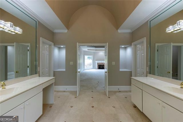 8445 Sentinae Chase Drive, Roswell, GA 30076
