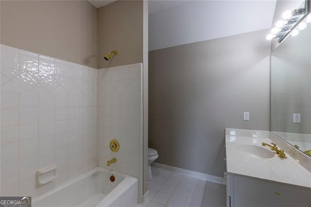 8445 Sentinae Chase Drive, Roswell, GA 30076